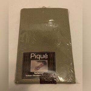 Piqué Indoor/Outdoor Tablecloth 60x84 Oblong